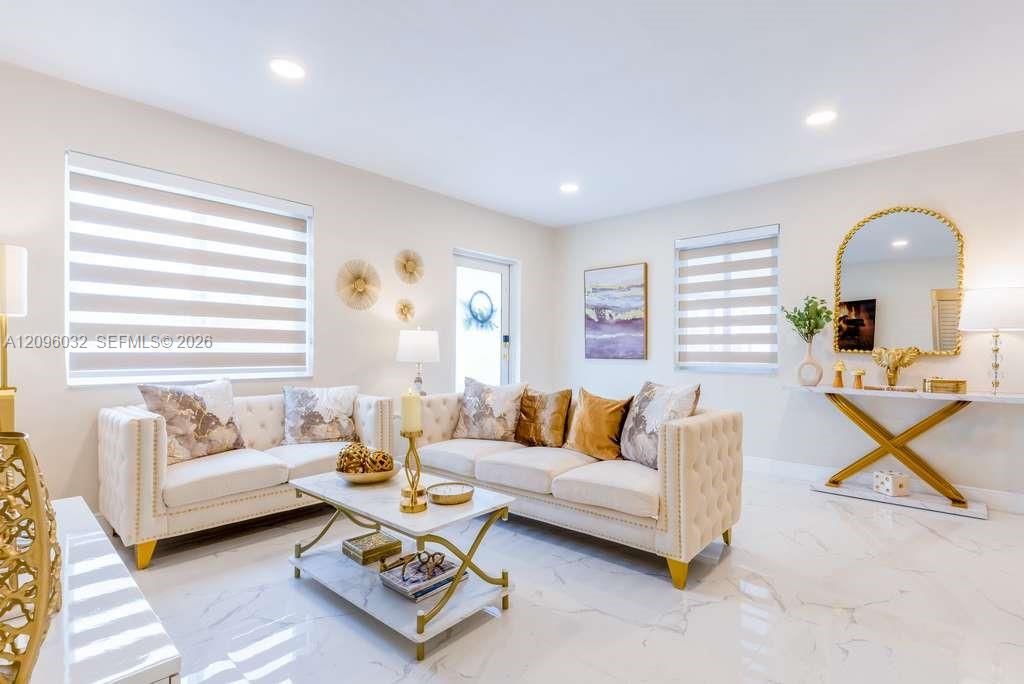 En Venta: $950,000 (5 camas, 2 baños, 2196 Pies cuadrados)