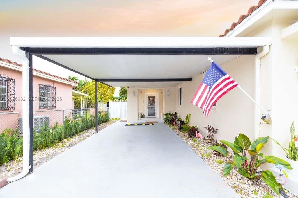 En Venta: $950,000 (5 camas, 2 baños, 2196 Pies cuadrados)
