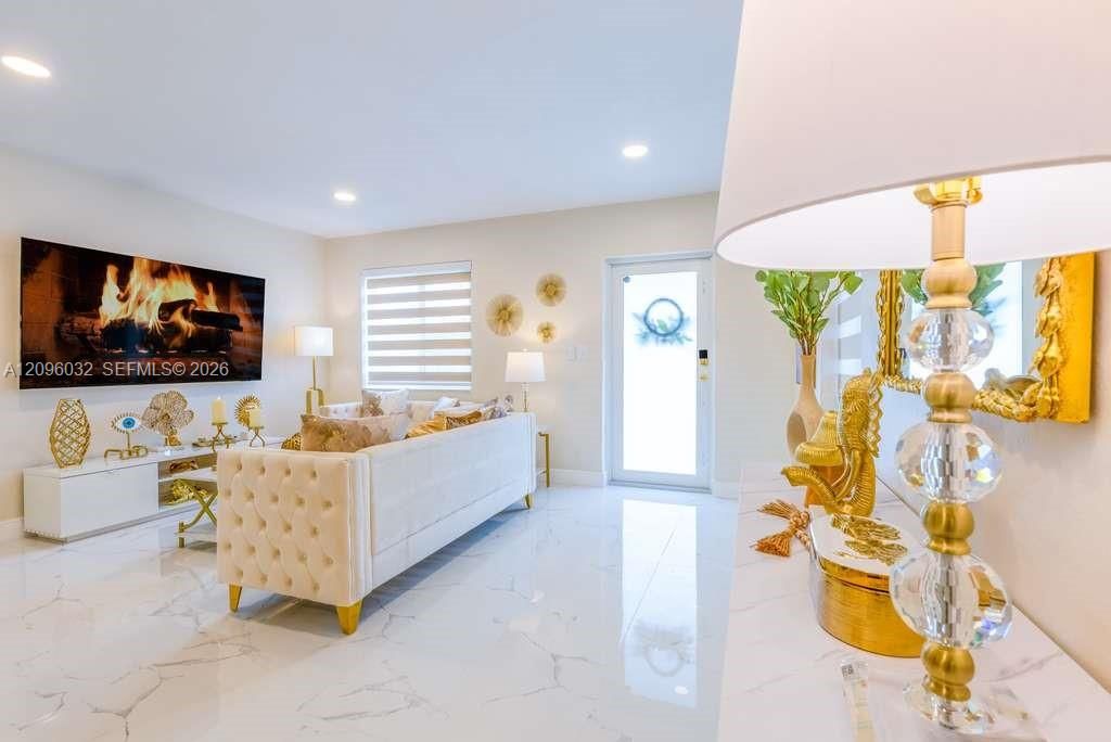 En Venta: $950,000 (5 camas, 2 baños, 2196 Pies cuadrados)