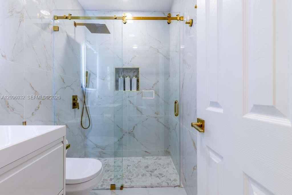 En Venta: $950,000 (5 camas, 2 baños, 2196 Pies cuadrados)