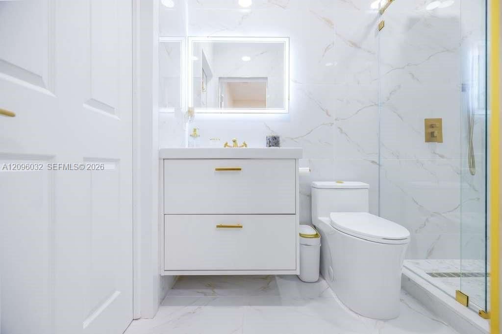 En Venta: $950,000 (5 camas, 2 baños, 2196 Pies cuadrados)