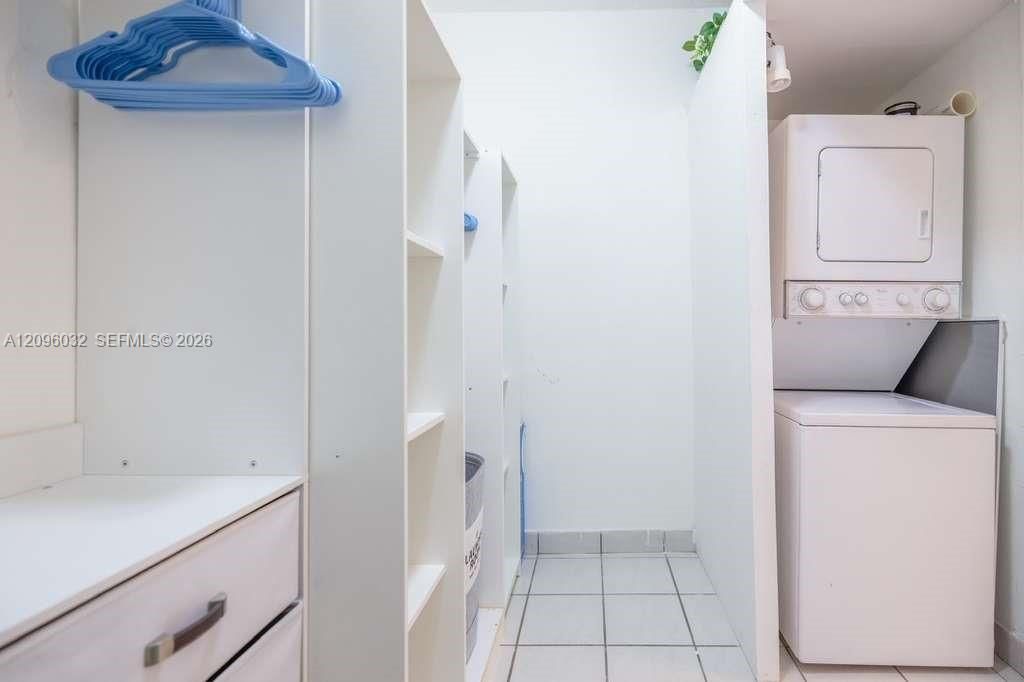 En Venta: $950,000 (5 camas, 2 baños, 2196 Pies cuadrados)