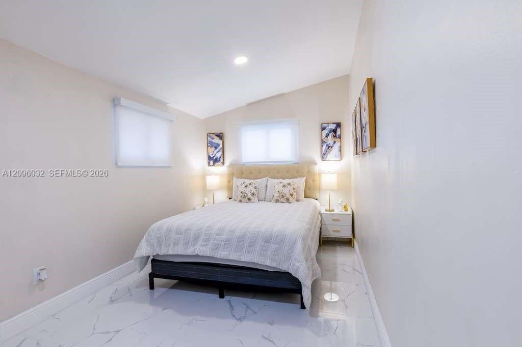 En Venta: $950,000 (5 camas, 2 baños, 2196 Pies cuadrados)