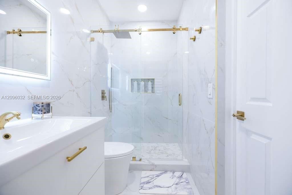 En Venta: $950,000 (5 camas, 2 baños, 2196 Pies cuadrados)