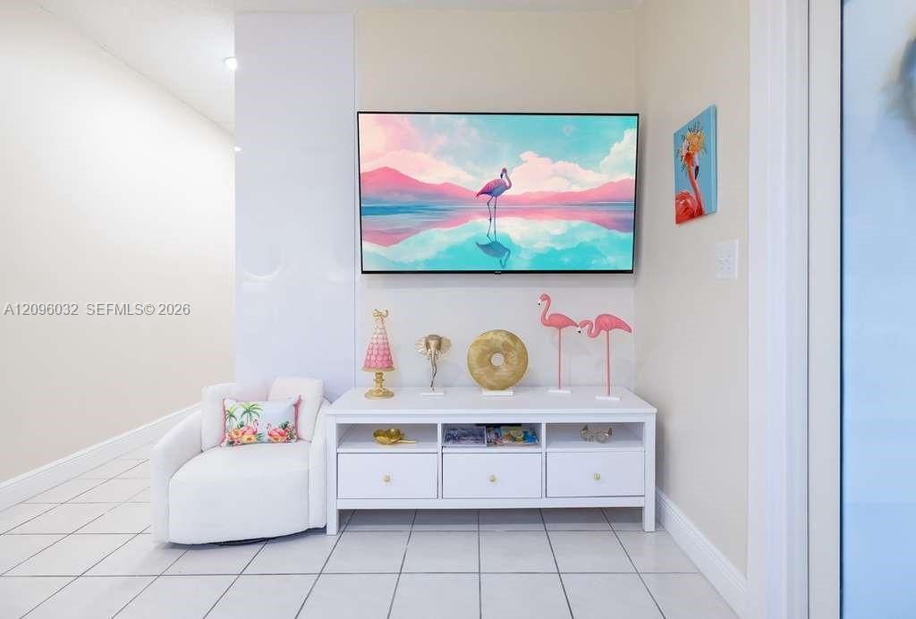 En Venta: $950,000 (5 camas, 2 baños, 2196 Pies cuadrados)