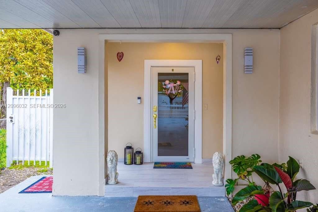 En Venta: $950,000 (5 camas, 2 baños, 2196 Pies cuadrados)