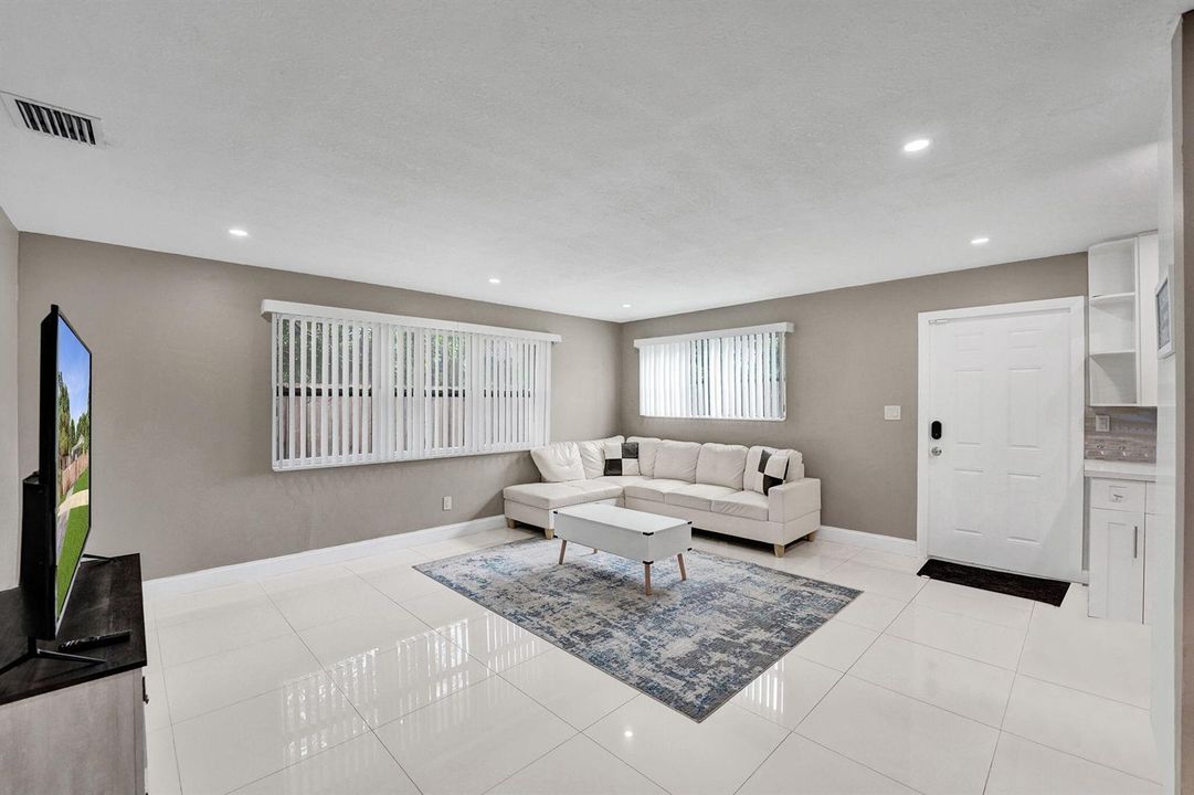 02 04 LivingRoom