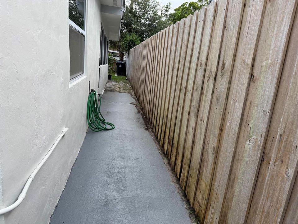 13 05 Side house