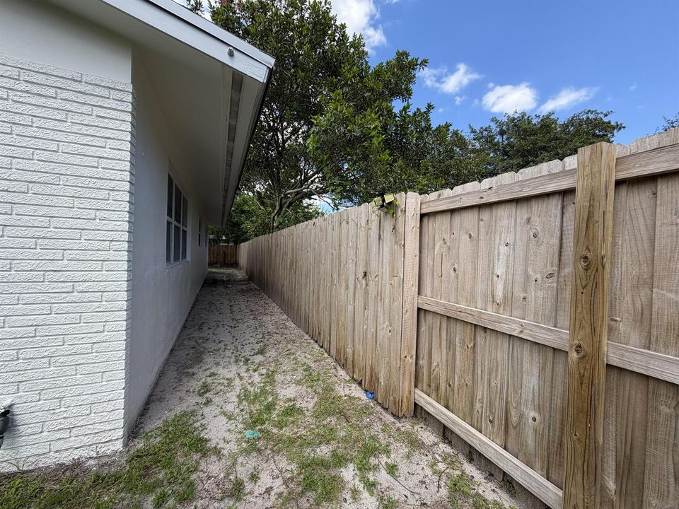 13 04 Side house