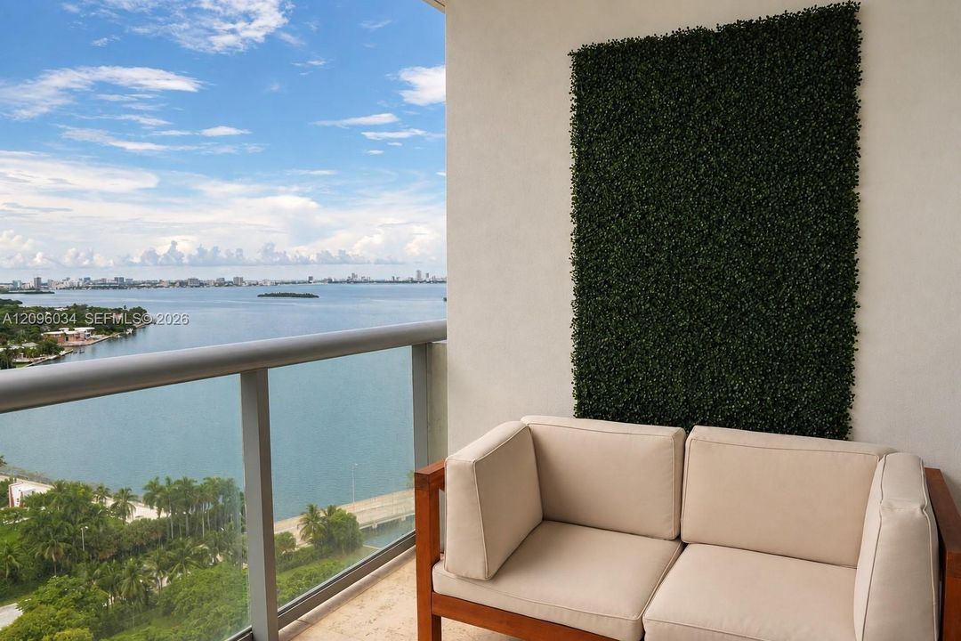 For Sale: $619,000 (2 beds, 2 baths, 1158 Square Feet)