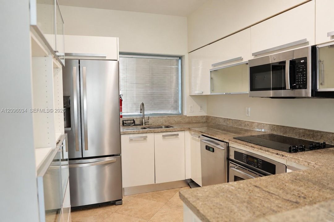 For Sale: $619,000 (2 beds, 2 baths, 1158 Square Feet)