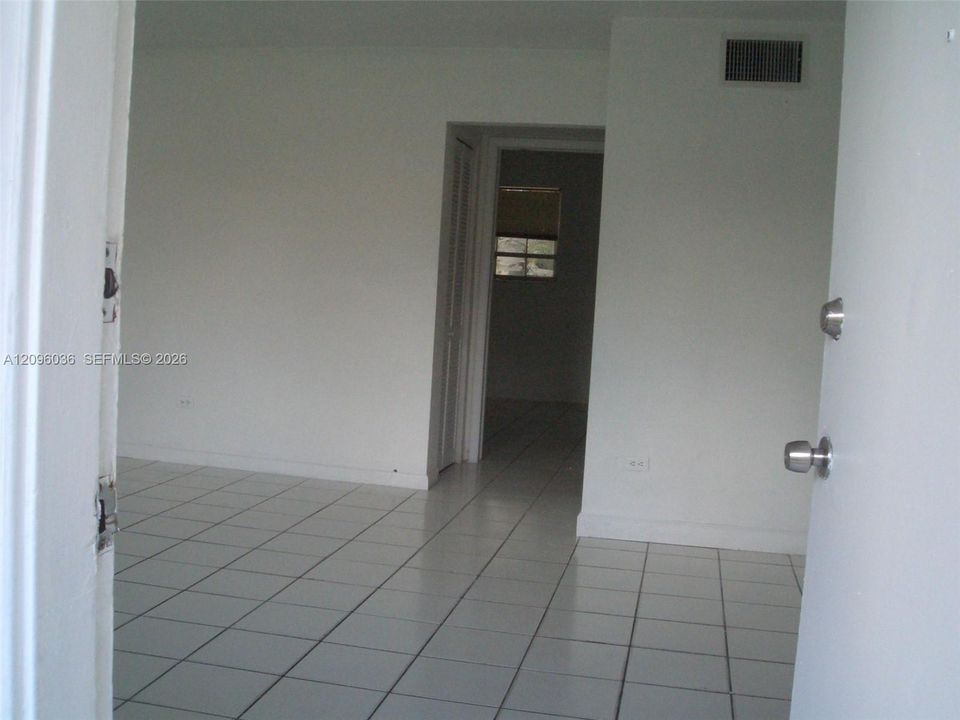 For Rent: $1,700 (2 beds, 1 baths, 765 Square Feet)