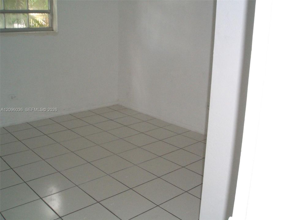 For Rent: $1,700 (2 beds, 1 baths, 765 Square Feet)