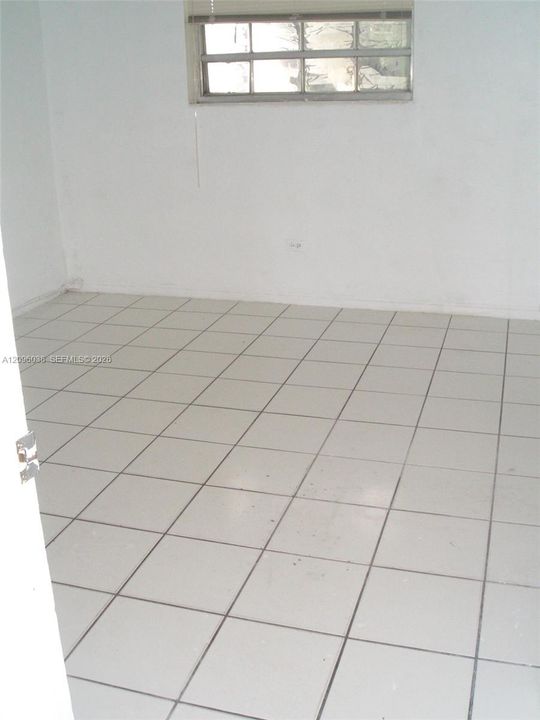 For Rent: $1,600 (1 beds, 1 baths, 560 Square Feet)