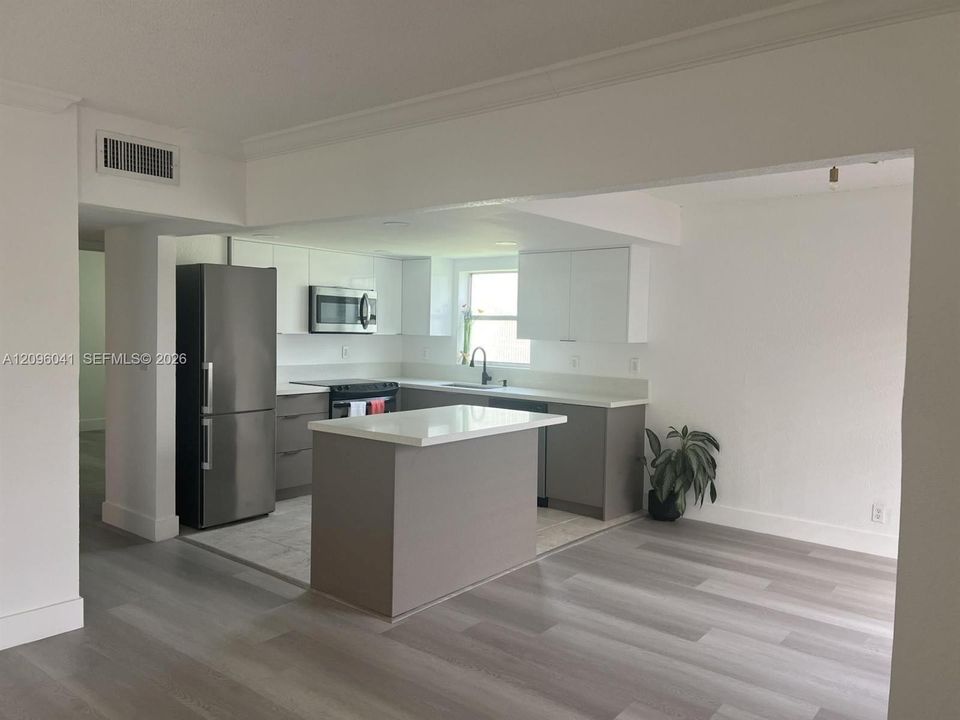 For Sale: $229,800 (2 beds, 2 baths, 1095 Square Feet)