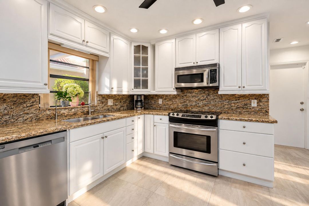 Eat-in Kitchen