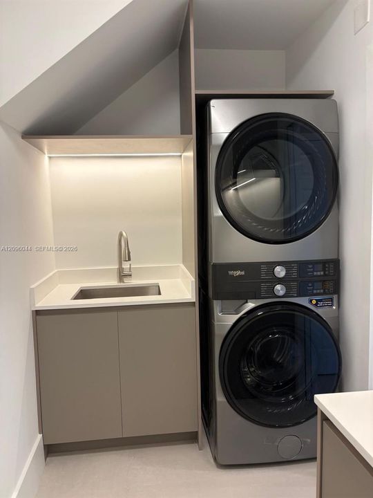 En Renta: $9,900 (5 camas, 4 baños, 3144 Pies cuadrados)