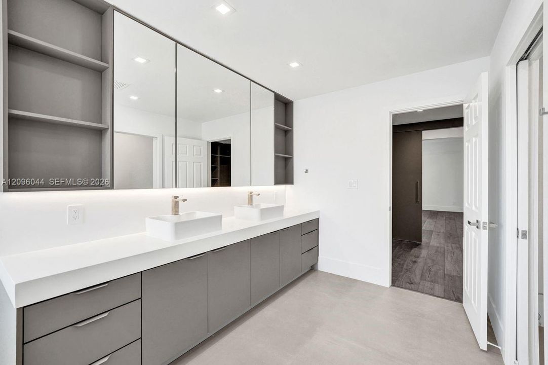 En Renta: $9,900 (5 camas, 4 baños, 3144 Pies cuadrados)