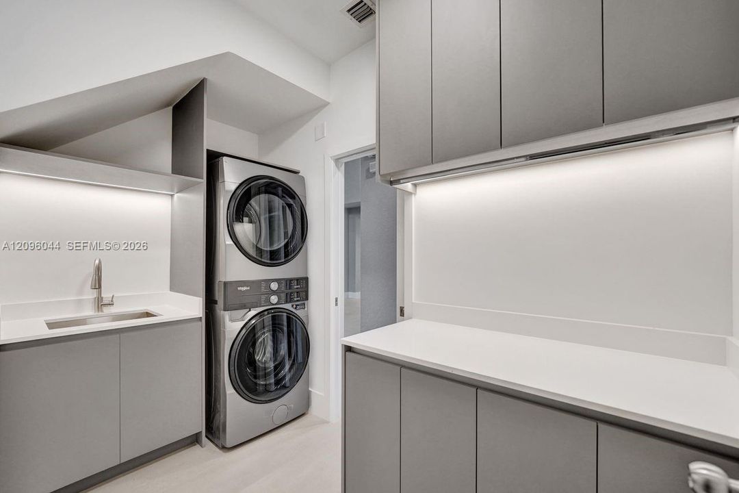 En Renta: $9,900 (5 camas, 4 baños, 3144 Pies cuadrados)
