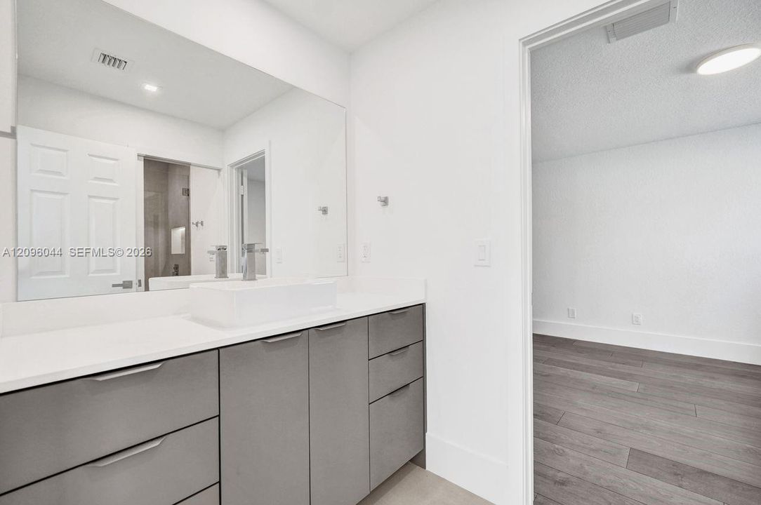 En Renta: $9,900 (5 camas, 4 baños, 3144 Pies cuadrados)