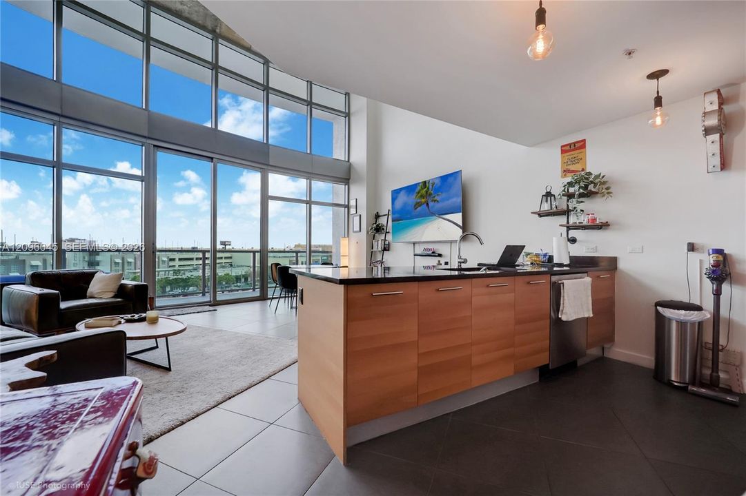В аренду: $4,900 (2 спален, 2 ванн, 1181 Квадратных фут)
