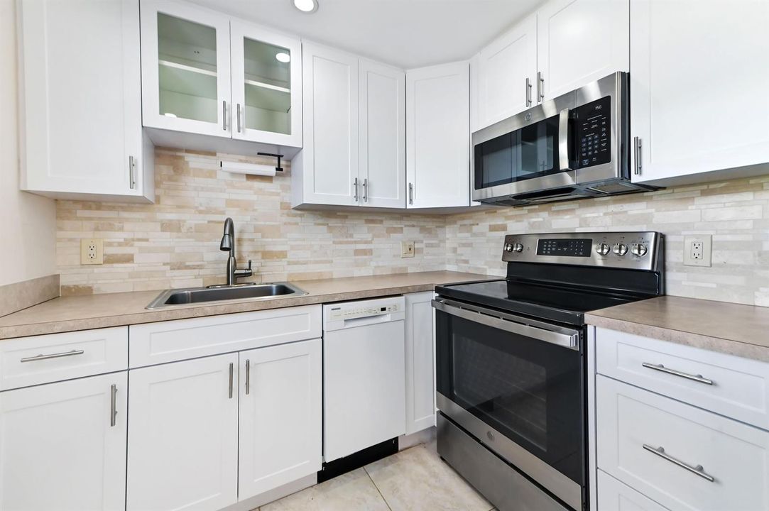 14 Kitchen 02
