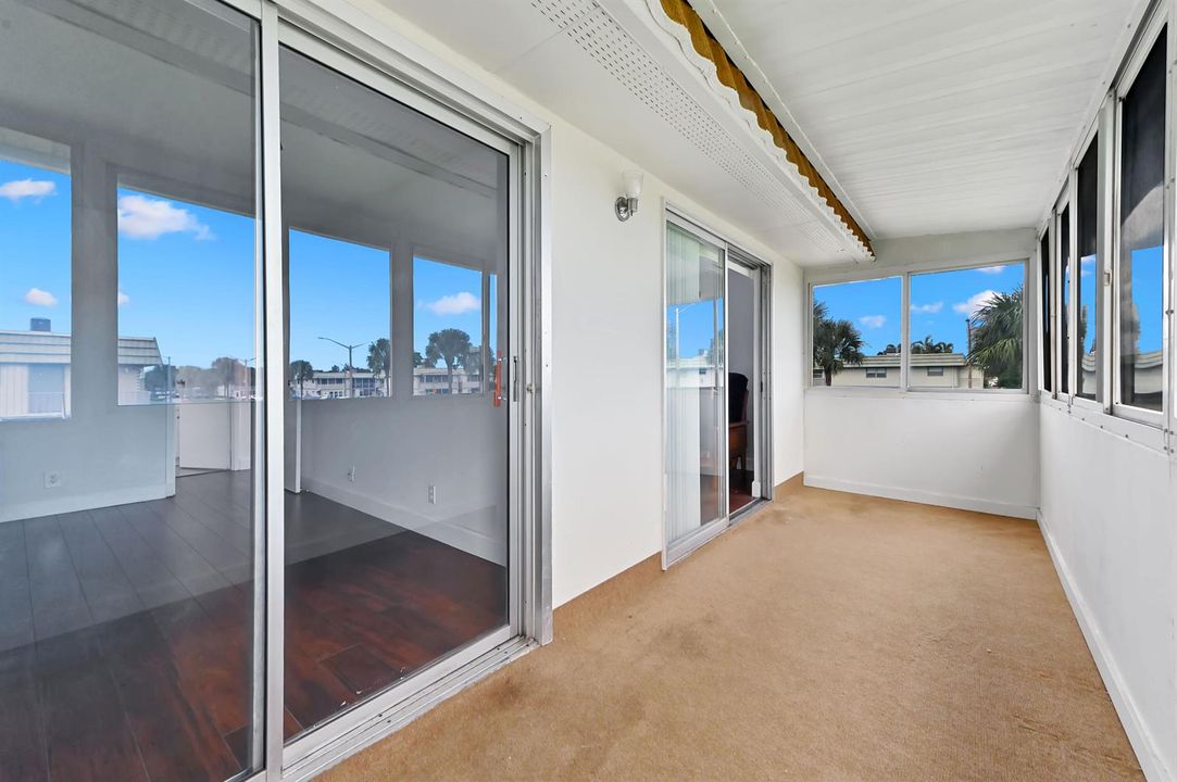 20 balcony 03