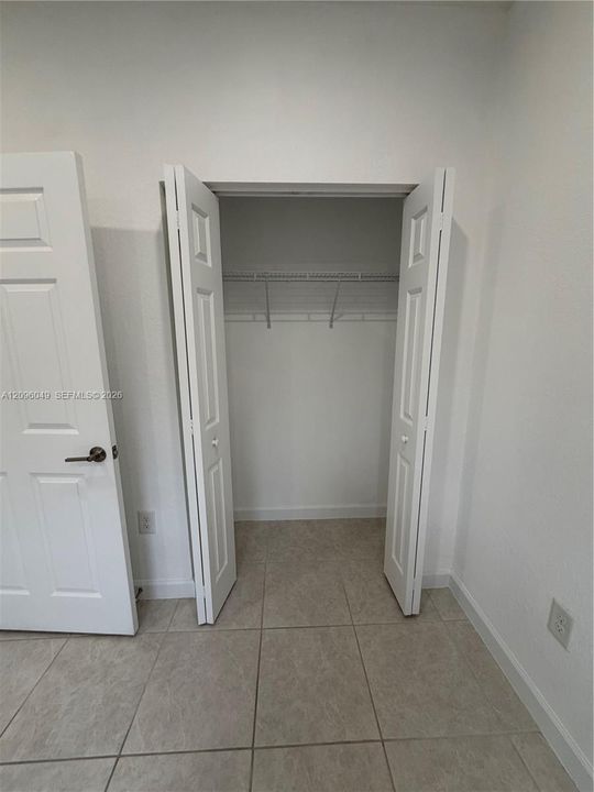 For Rent: $1,350 (1 beds, 1 baths, 2247 Square Feet)