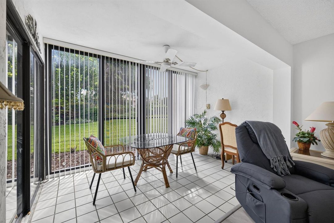 EXTENDED LIVING ROOM WITH GARDEN VIEW