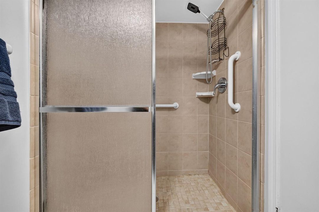 MASTER SHOWER