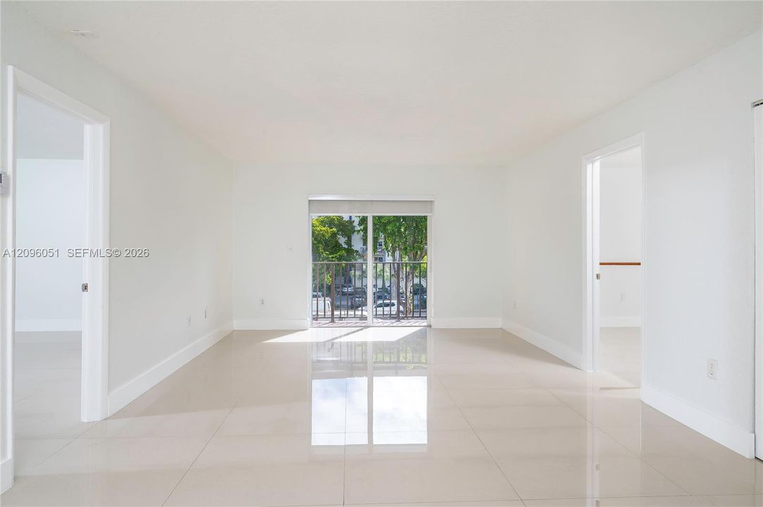 For Sale: $275,000 (2 beds, 2 baths, 793 Square Feet)