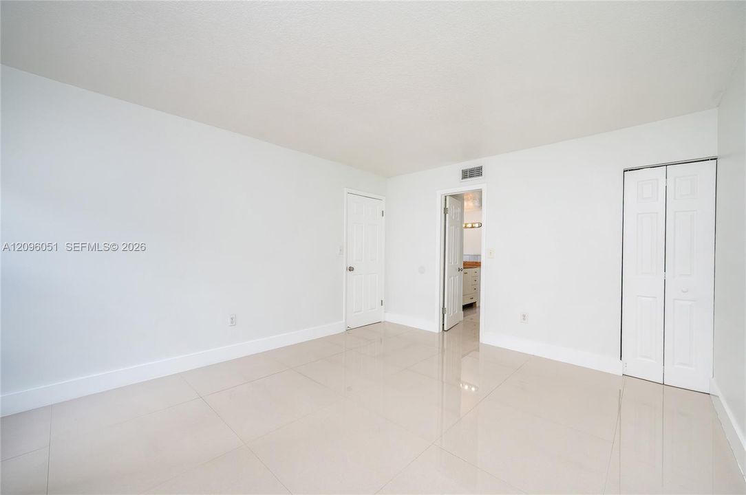 For Sale: $275,000 (2 beds, 2 baths, 793 Square Feet)