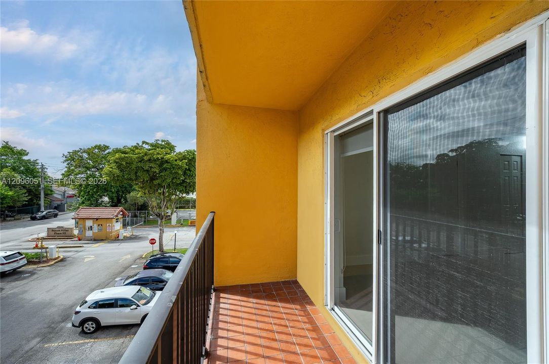 For Sale: $275,000 (2 beds, 2 baths, 793 Square Feet)
