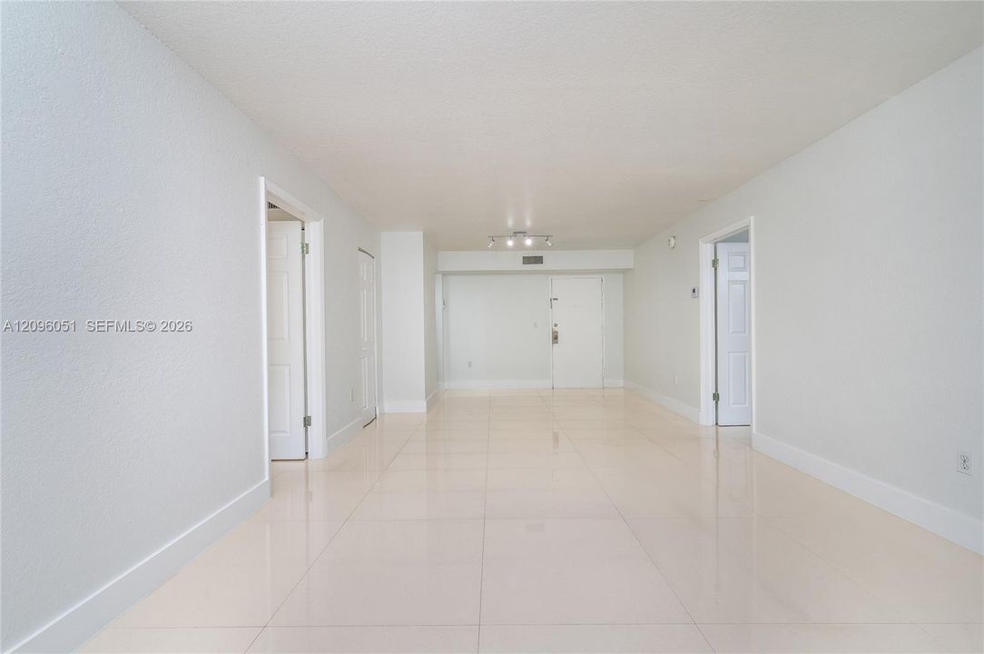 For Sale: $275,000 (2 beds, 2 baths, 793 Square Feet)
