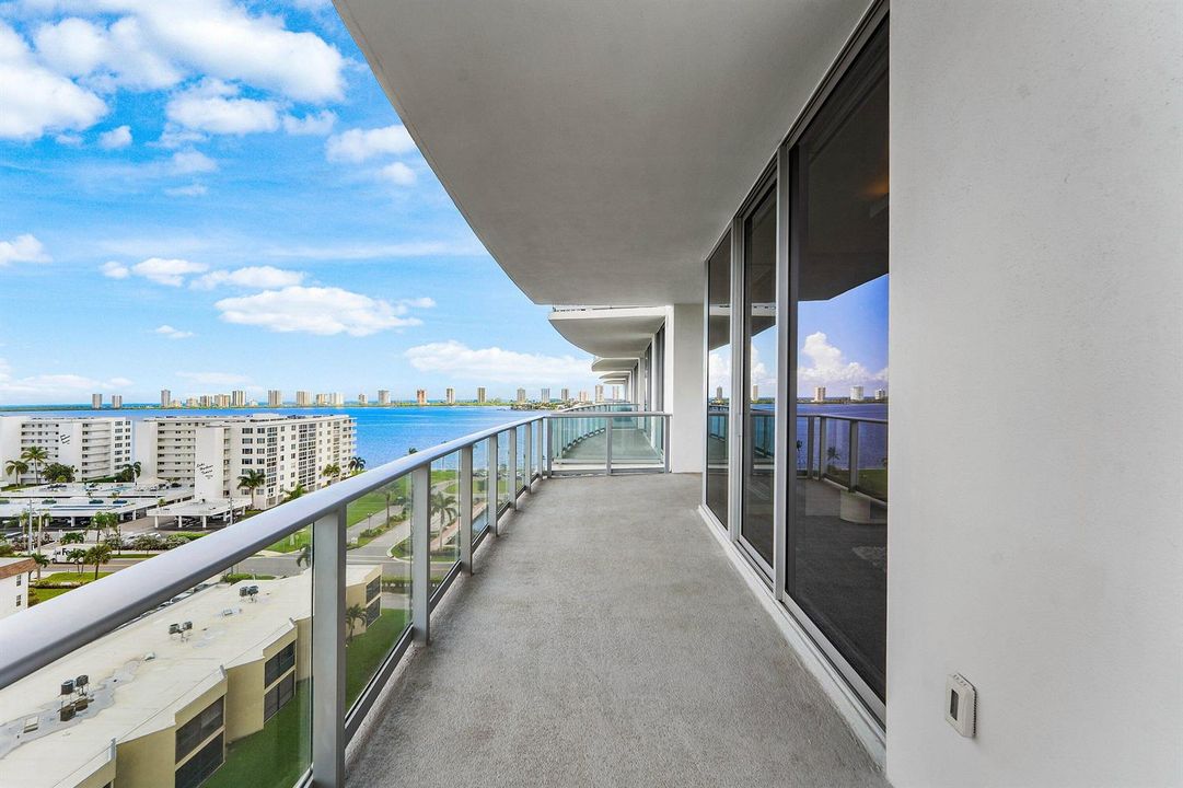 Spacious Balcony w/ Intracoastal View