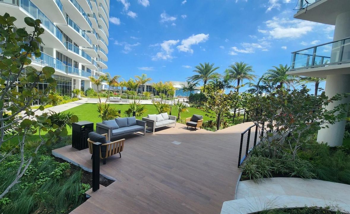 18a Rooftop Walking Paths