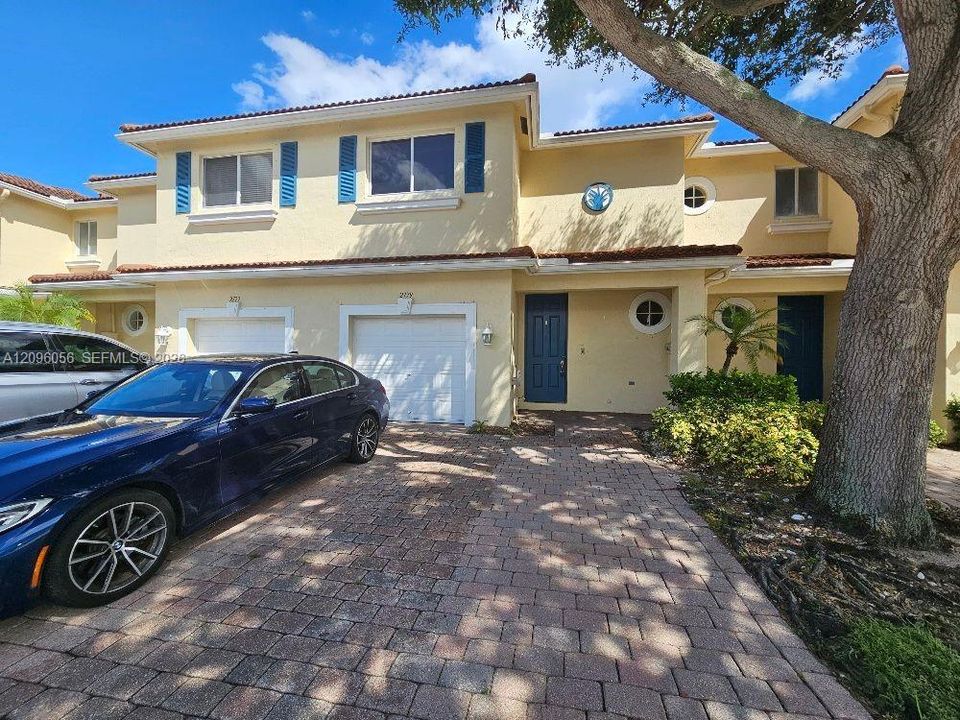 For Rent: $2,495 (3 beds, 2 baths, 1626 Square Feet)