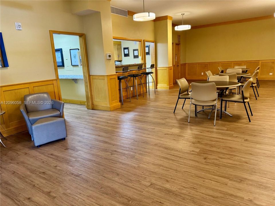 出租: $2,100 (2 贝兹, 2 浴室, 1470 平方英尺)