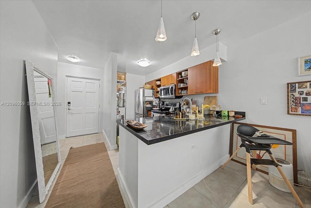 For Sale: $360,000 (2 beds, 1 baths, 926 Square Feet)