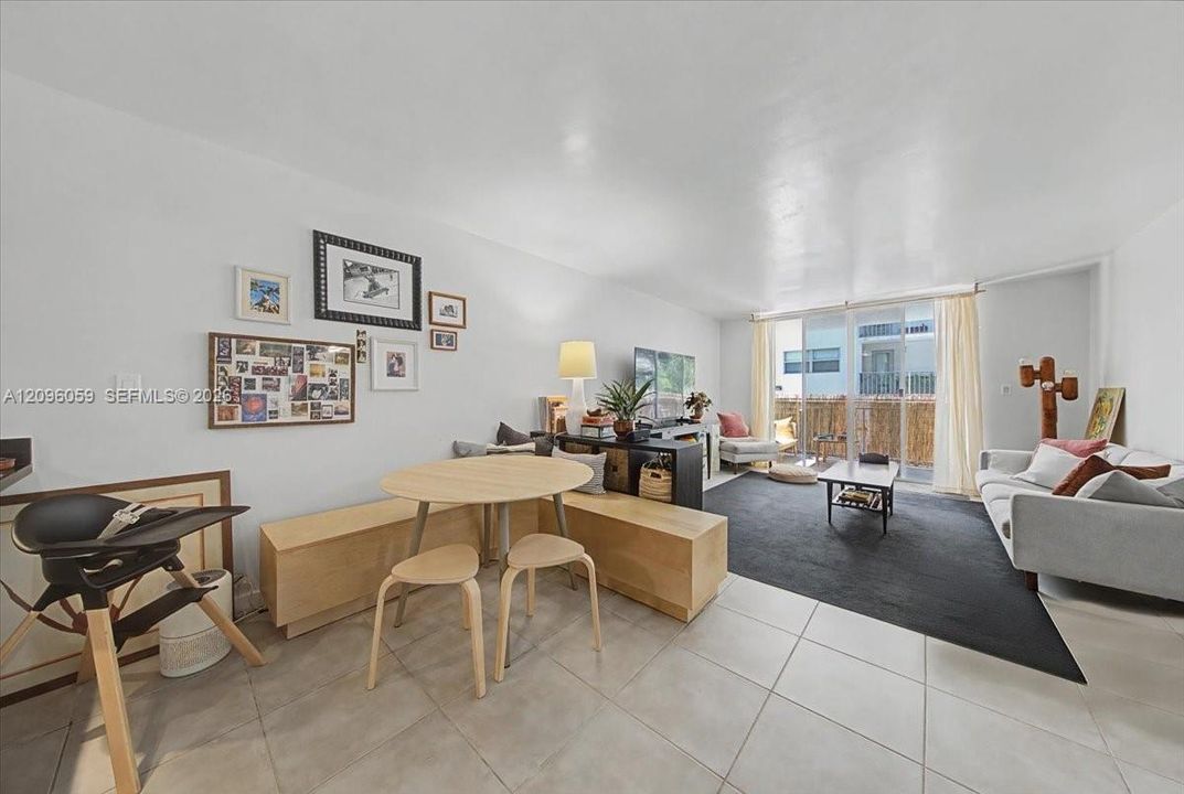 For Sale: $360,000 (2 beds, 1 baths, 926 Square Feet)