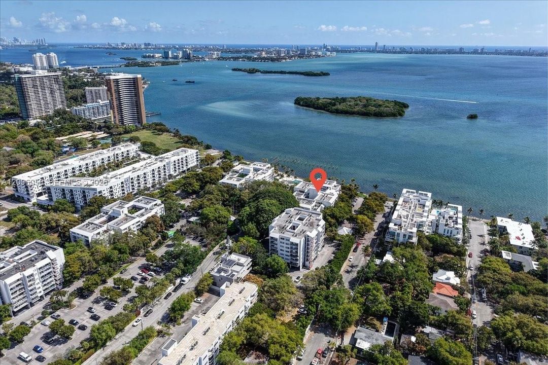 For Sale: $360,000 (2 beds, 1 baths, 926 Square Feet)