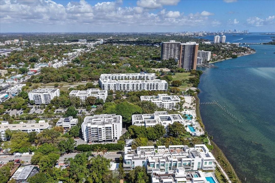 For Sale: $360,000 (2 beds, 1 baths, 926 Square Feet)