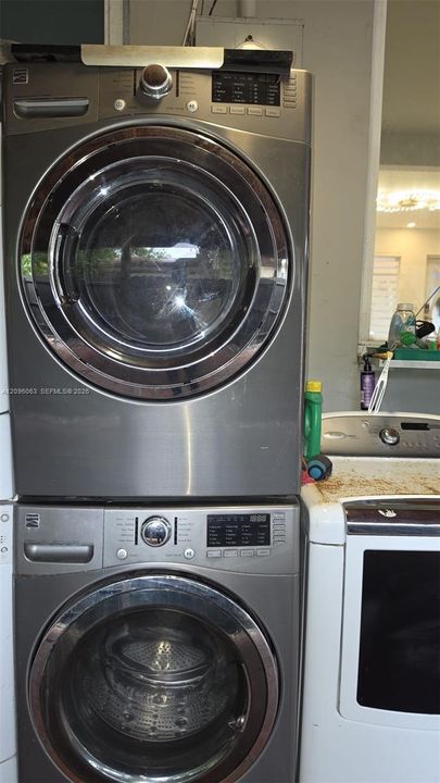 For Rent: $3,700 (3 beds, 2 baths, 1300 Square Feet)