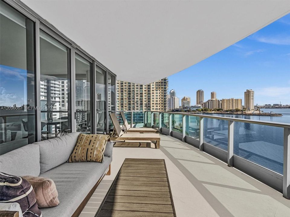 For Sale: $1,795,000 (2 beds, 2 baths, 1878 Square Feet)