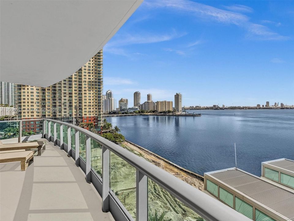 For Sale: $1,795,000 (2 beds, 2 baths, 1878 Square Feet)
