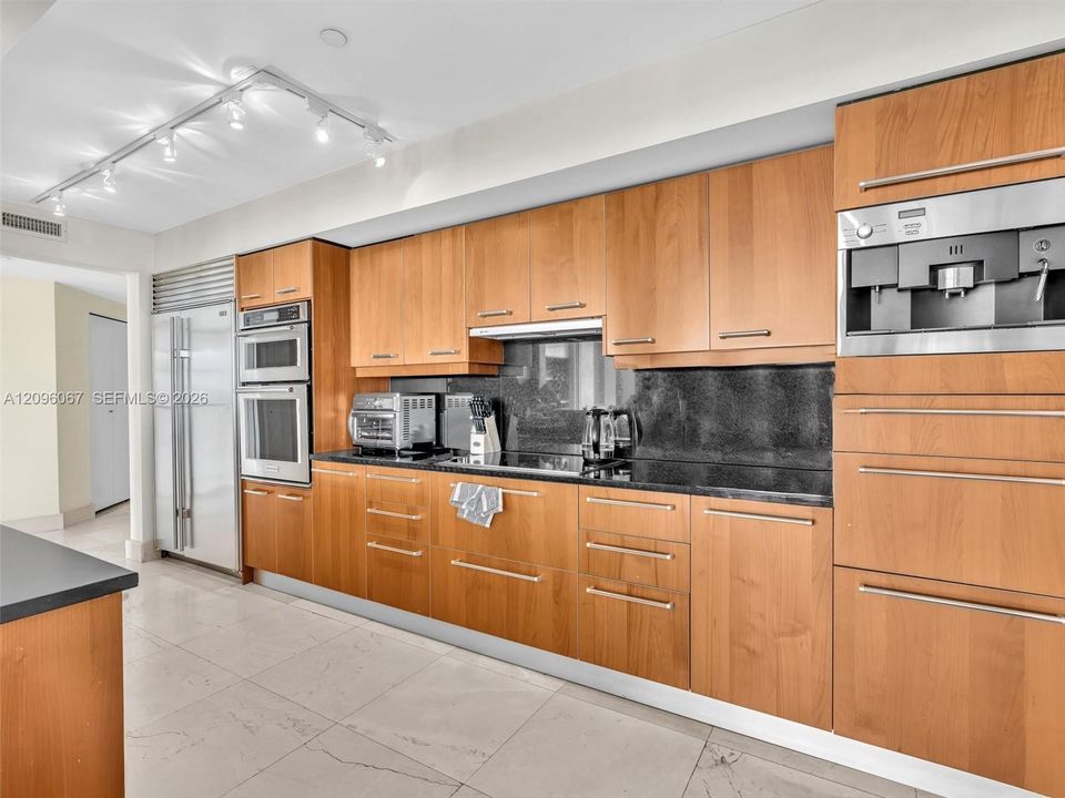 For Sale: $1,795,000 (2 beds, 2 baths, 1878 Square Feet)