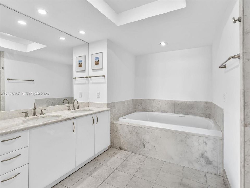 For Sale: $1,795,000 (2 beds, 2 baths, 1878 Square Feet)