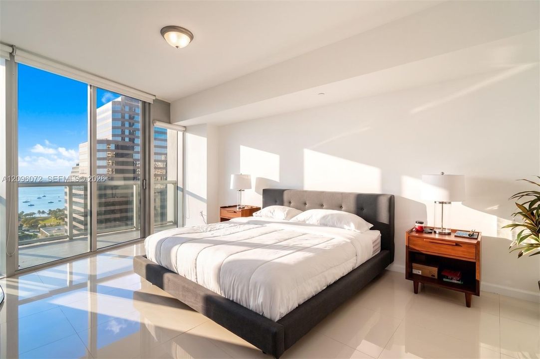 For Sale: $649,000 (1 beds, 1 baths, 984 Square Feet)