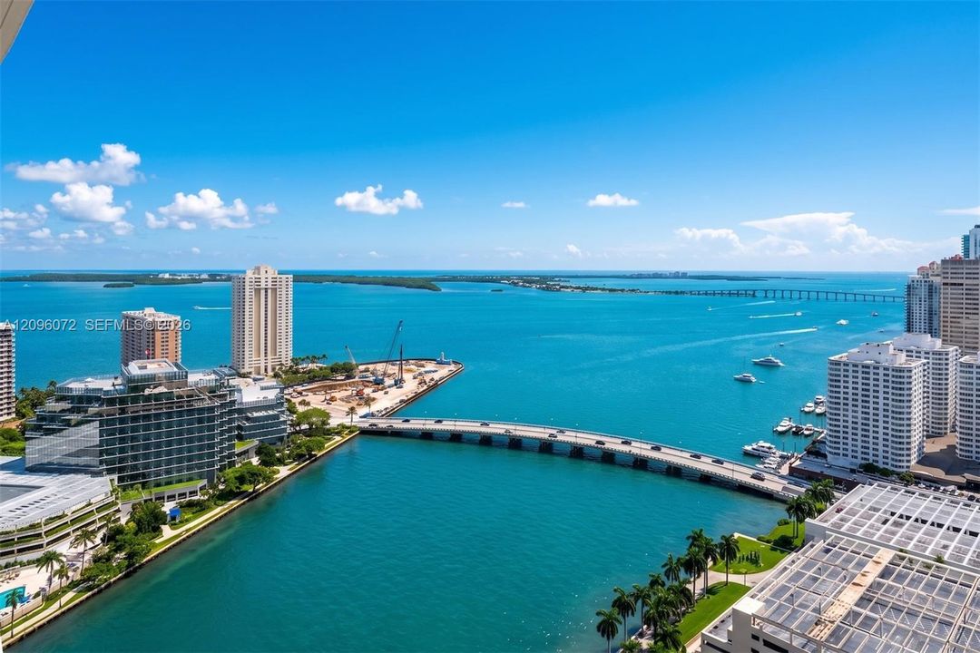 For Sale: $649,000 (1 beds, 1 baths, 984 Square Feet)