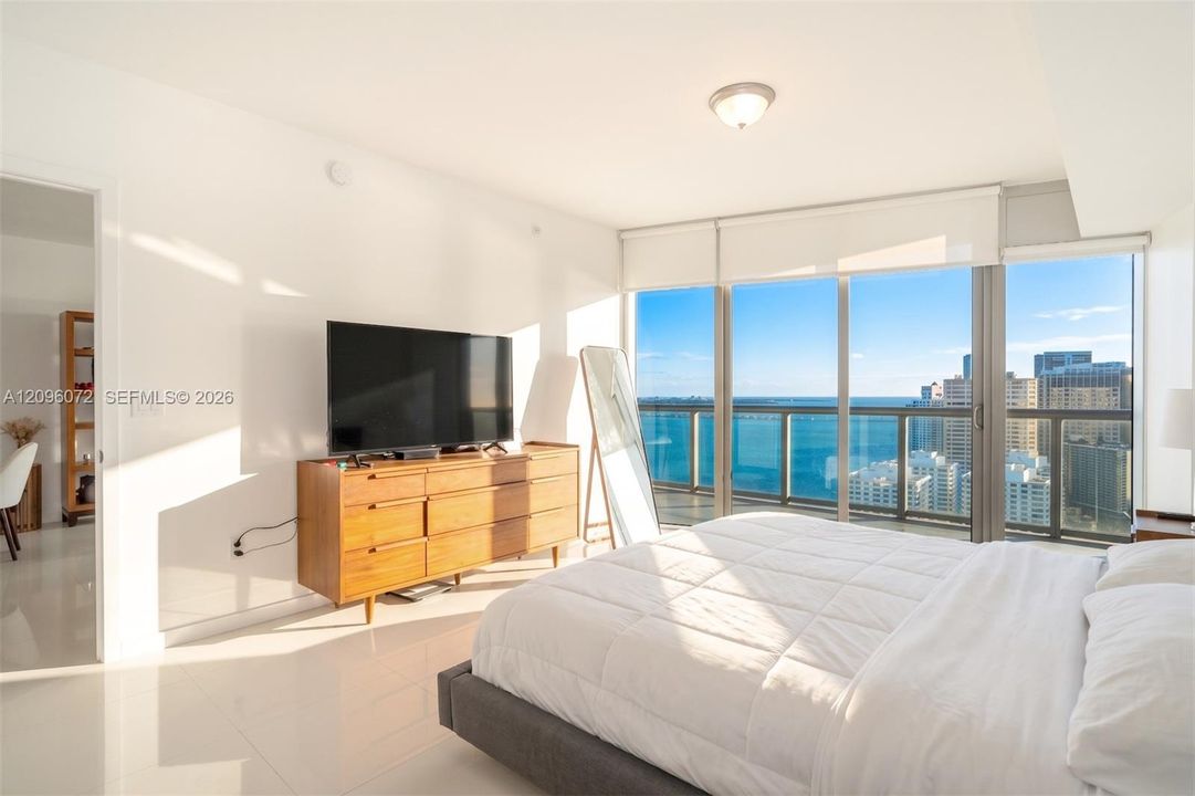 For Sale: $649,000 (1 beds, 1 baths, 984 Square Feet)